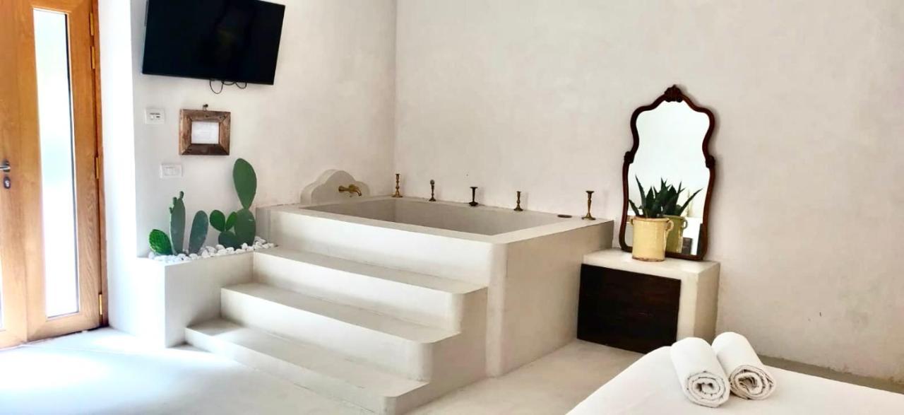 Mareulivi Bed & Breakfast ออสตูนี ภายนอก รูปภาพ